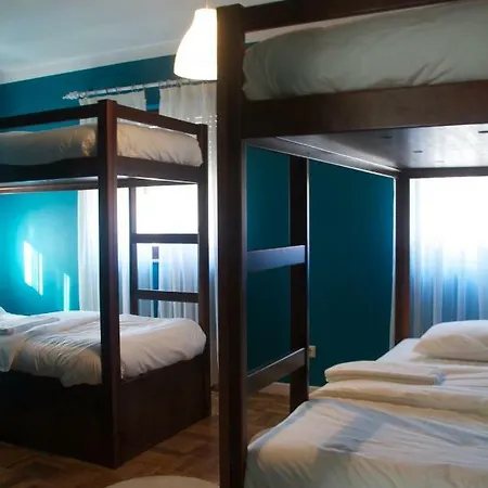 Magalhaes House Ostello *